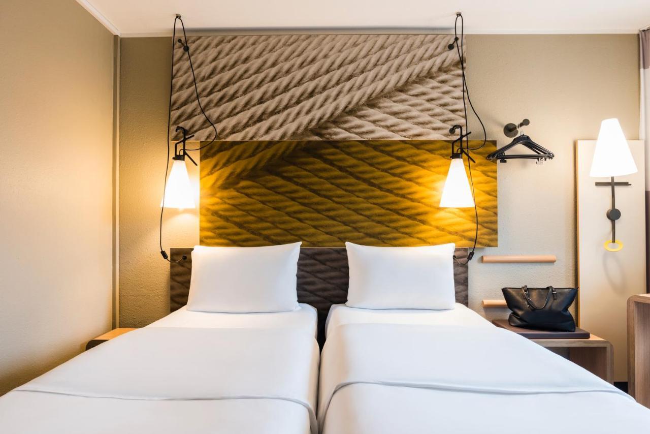Ibis Hauptbahnhof Hotel 3*