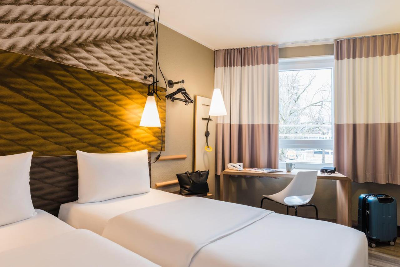 Ibis Hauptbahnhof Hotel 3*