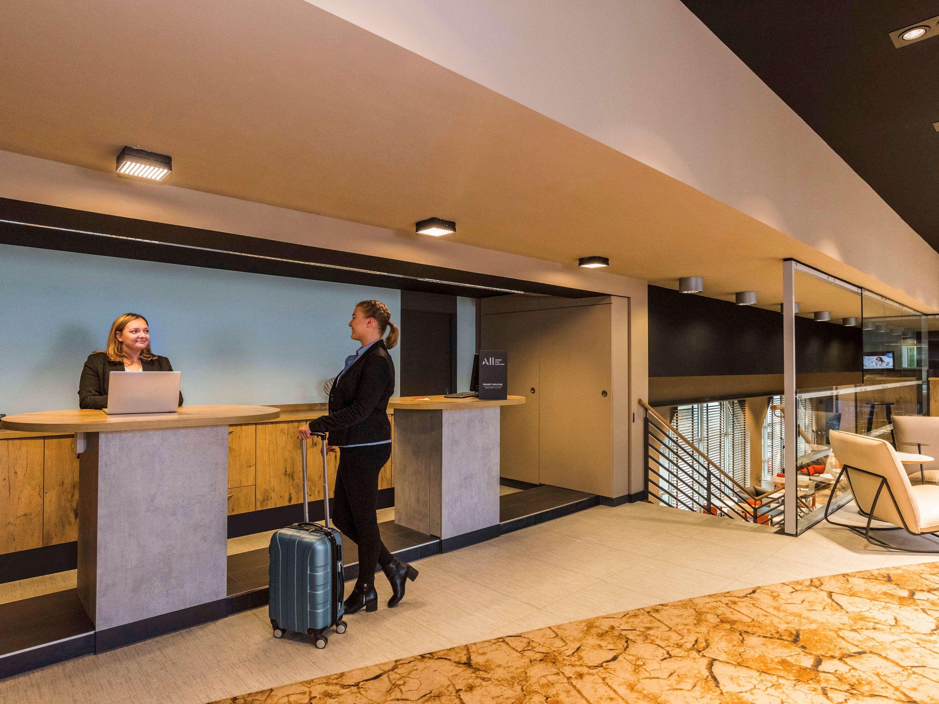 Ibis Hauptbahnhof Hotel 3*